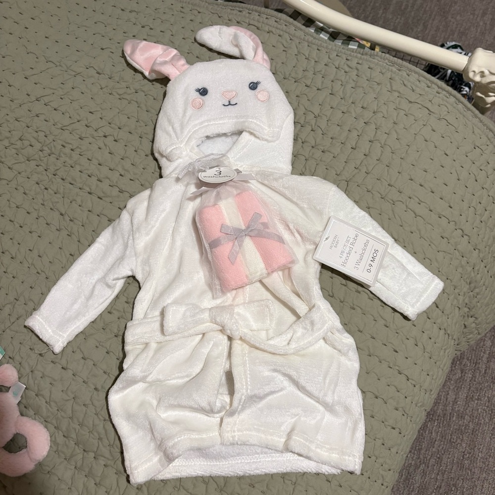 White Bunny Robe + Washcloth Set NWT 0-9 months